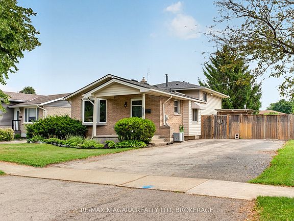 3rd image of 4240 Brookdale Dr