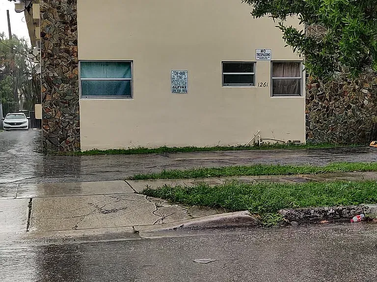 1261 NW 5th St — Photo 2