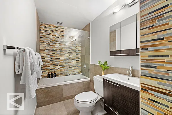 Bathroom, photo 1