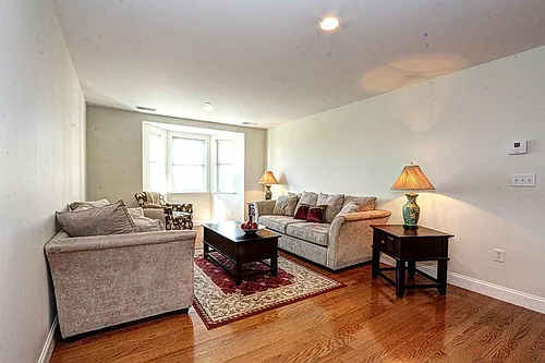 120 Wyllis Ave Photo 1