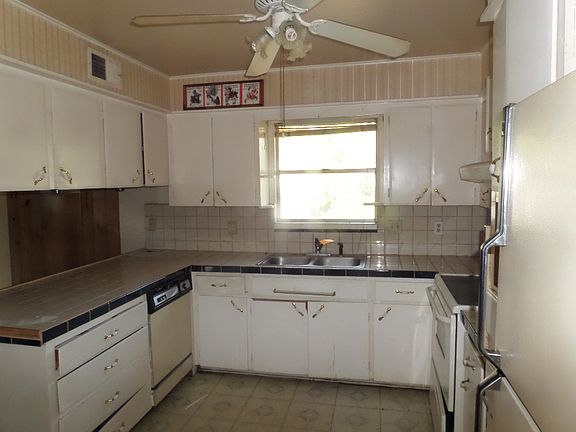 5th image of 919 Northcrest Dr