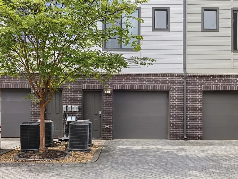 211 Bass St SW #10 — Photo 16