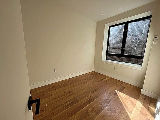 4th image of 106 E 51st St #1B