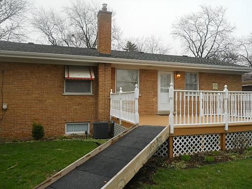 5th image of 518 Grosvenor Pl