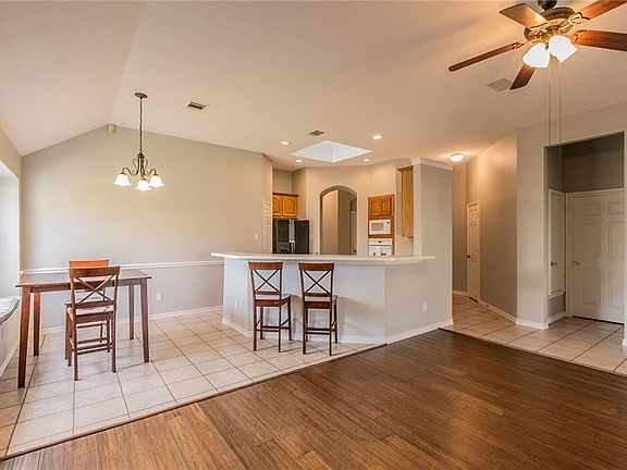 3rd image of 1240 Courtney Ln