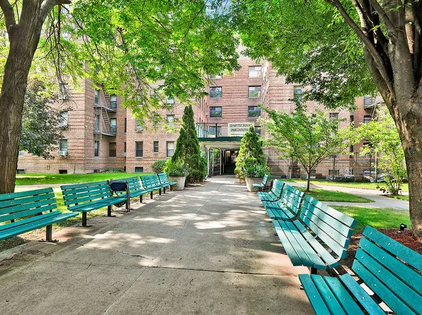 2229 Knapp St APT 3F, Brooklyn, NY 11229