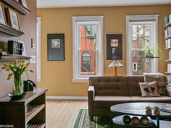 3rd image of 3054 N Clifton Ave