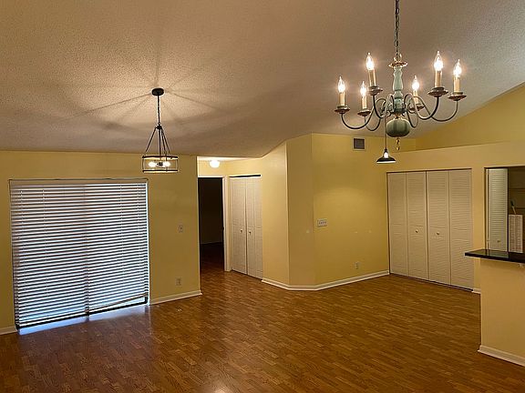 4th image of 4363 Woodstock Dr APT C