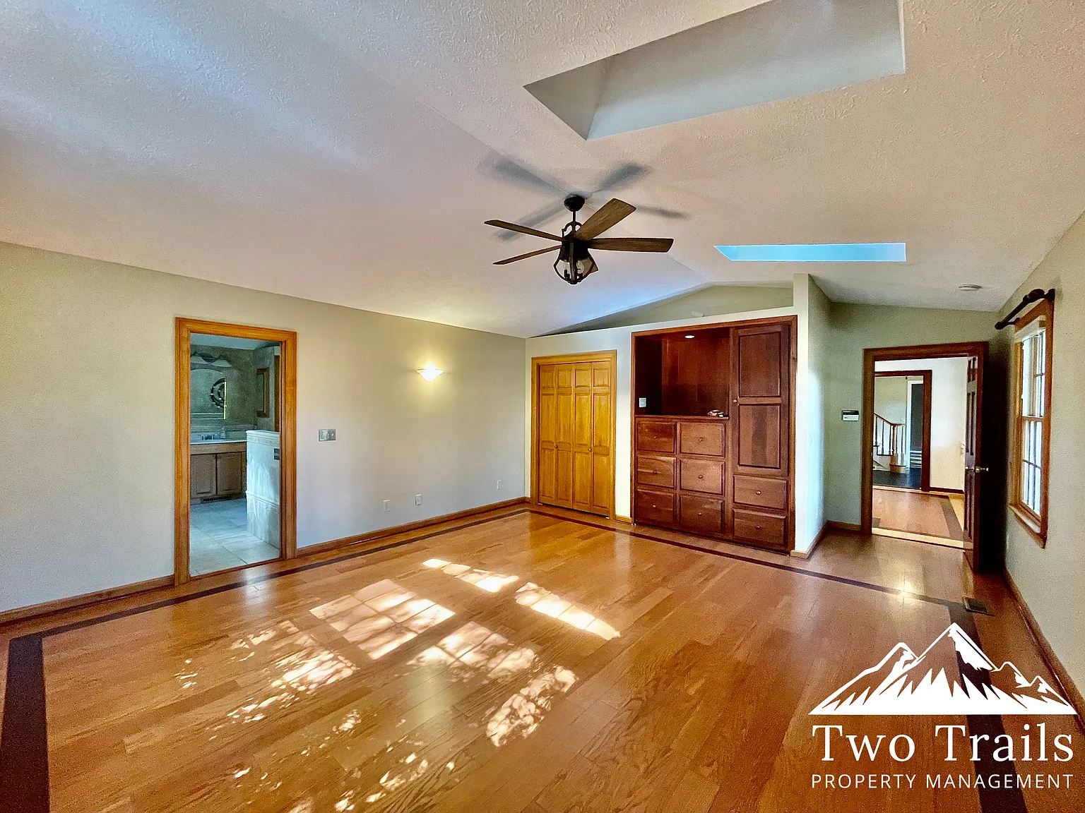5 bed, 4105 sqft, $3,600 — Photo 4