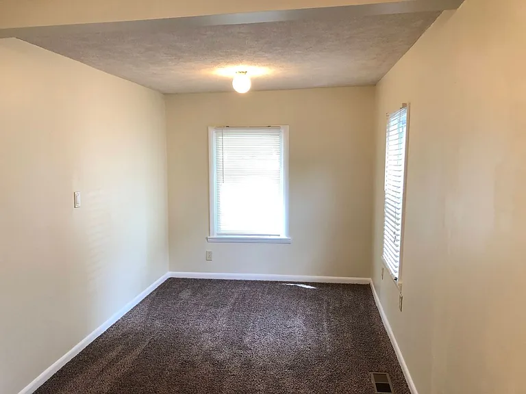528 N Grandview St — Photo 7