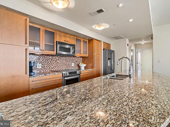 5th image of 675 President St Unit 2409