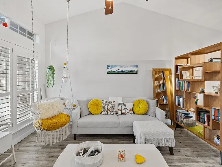 1015 E Yager Ln #115 — Photo 3