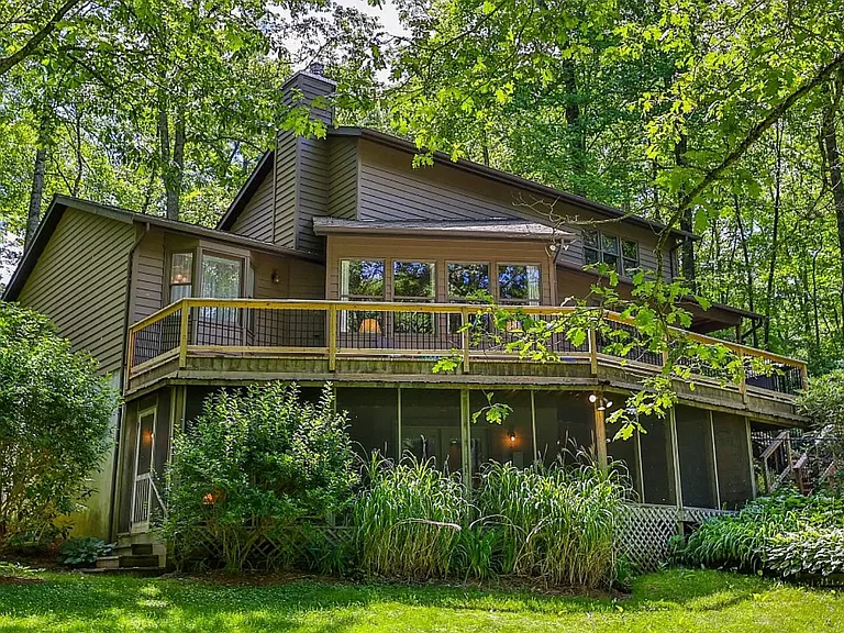 412 Dog Mountain Rd — Photo 1