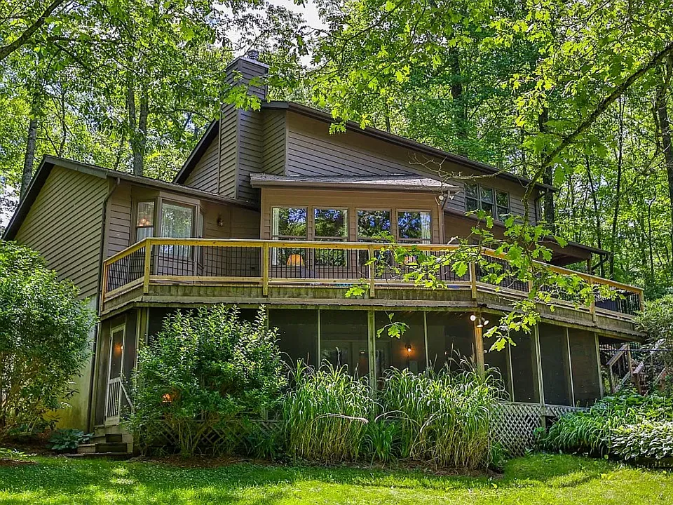412 Dog Mountain Rd