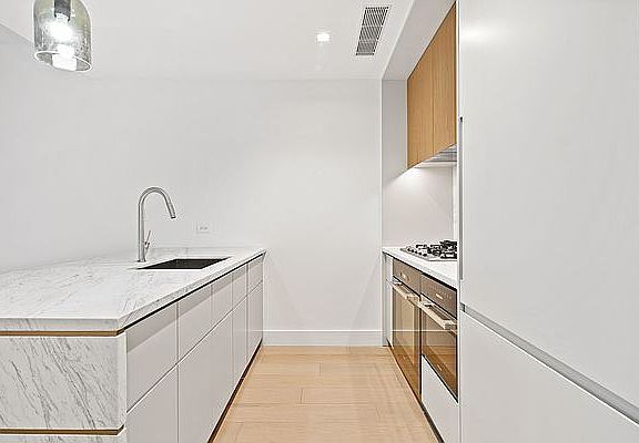 4th image of 208 Delancey St #6B