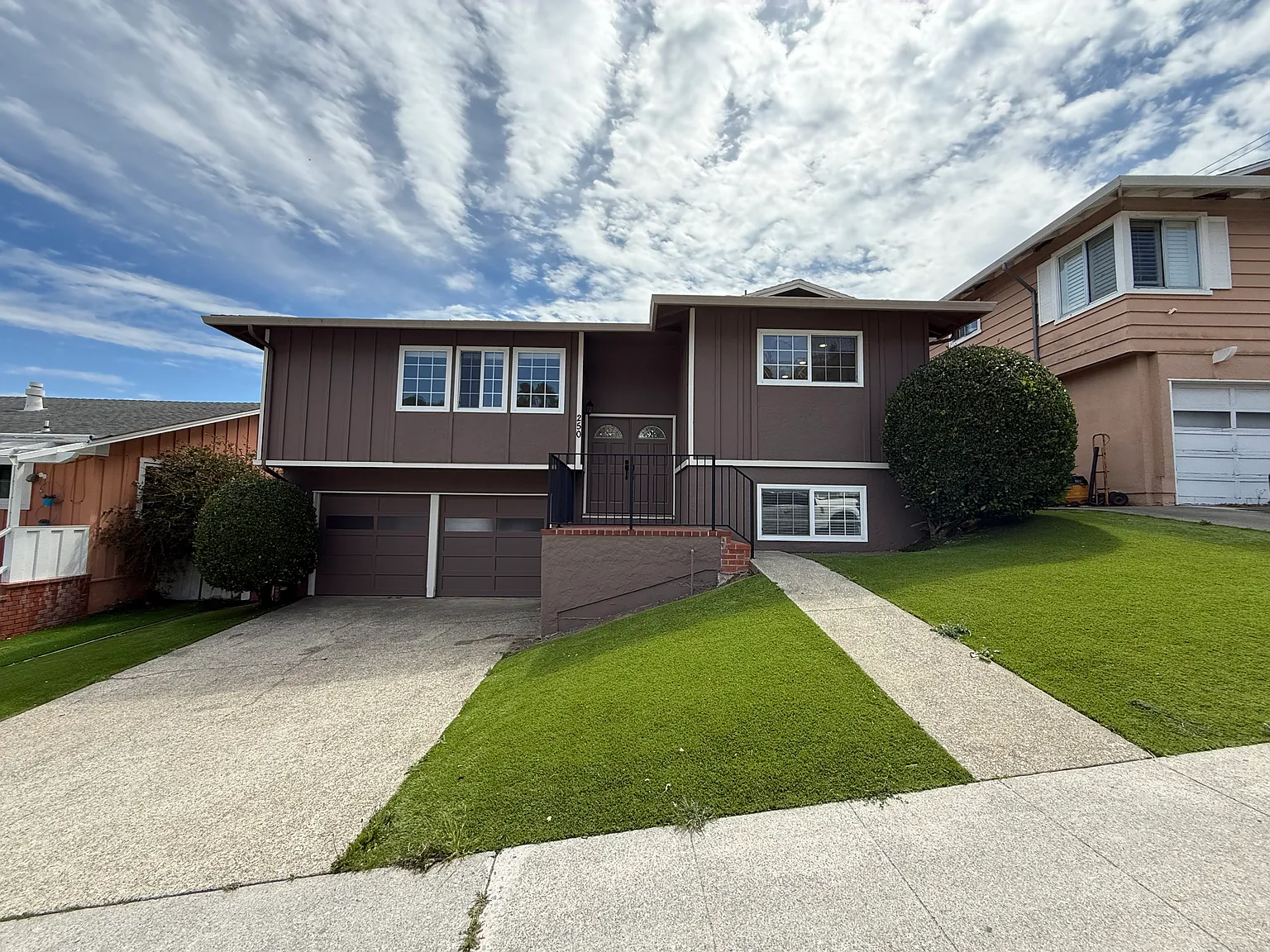4 bed, 2.5 bath, 2060 sqft, $6,300 — Photo 1