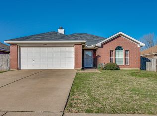 1208 Meadow Gln, Crowley, TX 76036