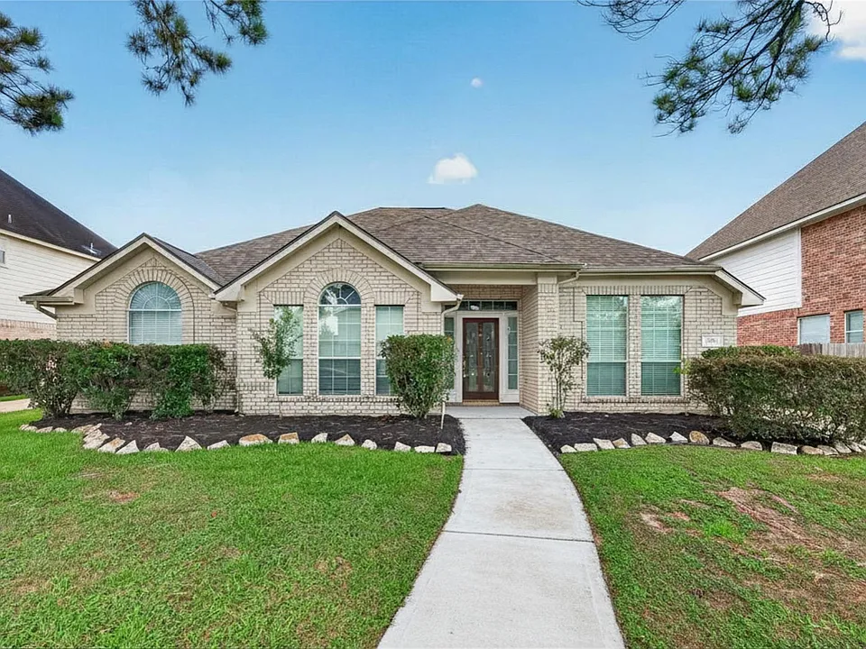 2726 Martinec Dr