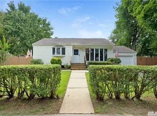 70 Little Plains Rd, Huntington, NY 11743