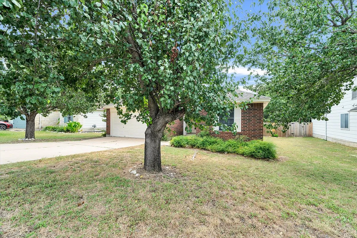 3 bed, 2.0 bath, 1564 sqft, $1,950 — Photo 2
