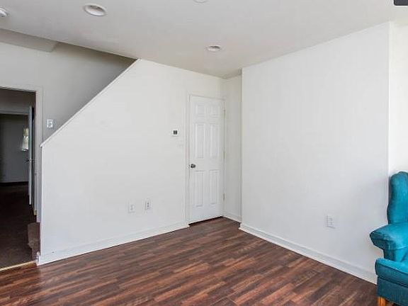 3rd image of 1921 N Darien St