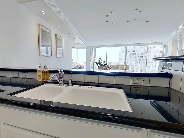 700 E Ocean Blvd #2805 — Photo 4