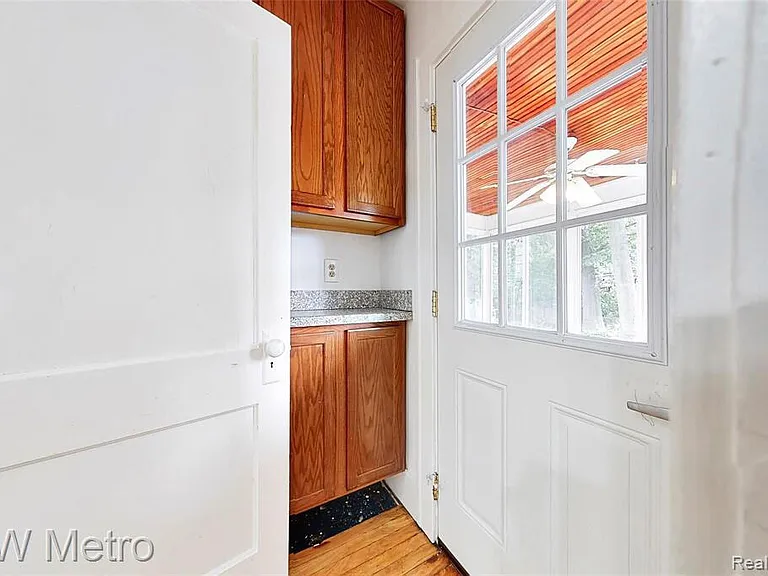 865 W Marshall St — Photo 15