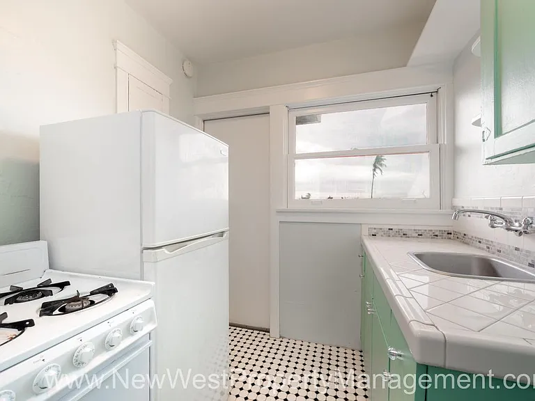 2419 Market St #B — Photo 11