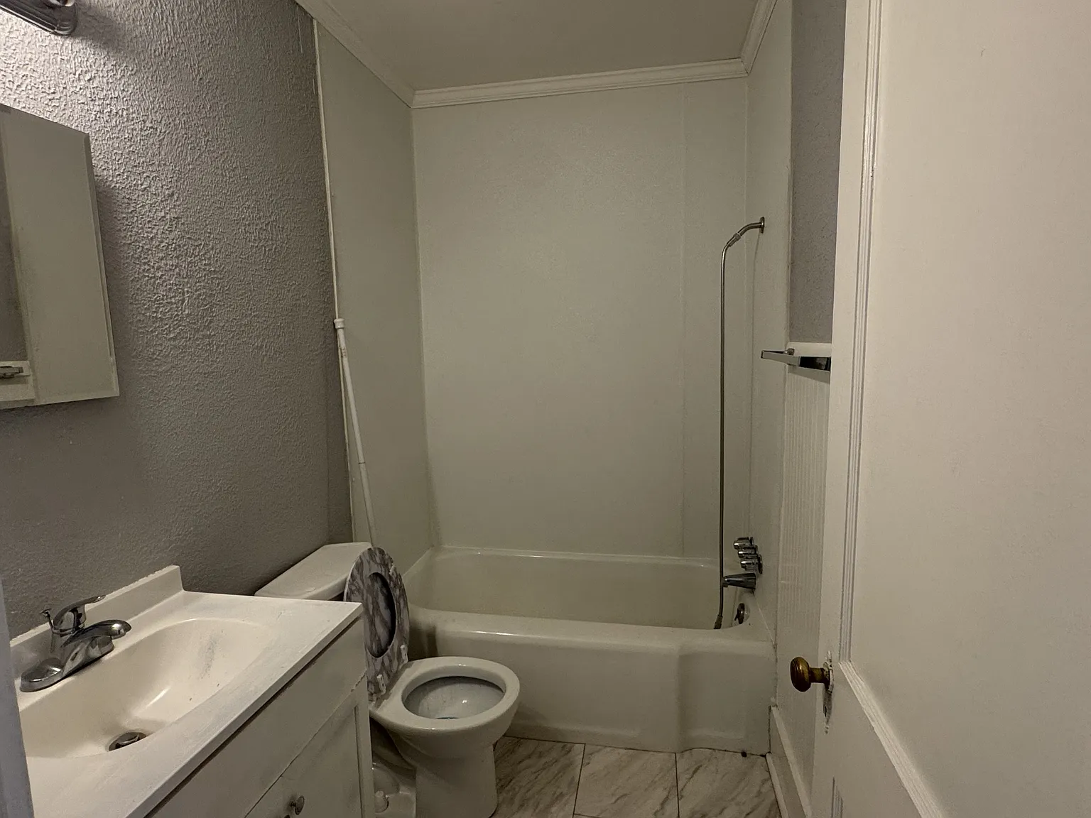 Beaumont Manor - 6 — Photo 3