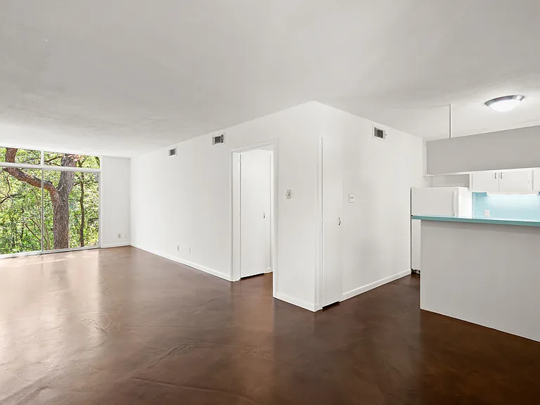 1801 Westlake Dr Apartments — Photo 11