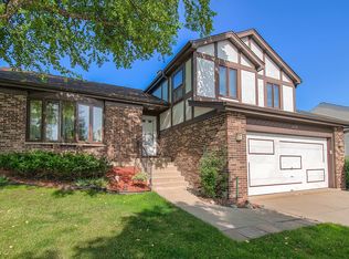 1036 Gloria Dr, Elk Grove Village, IL 60007