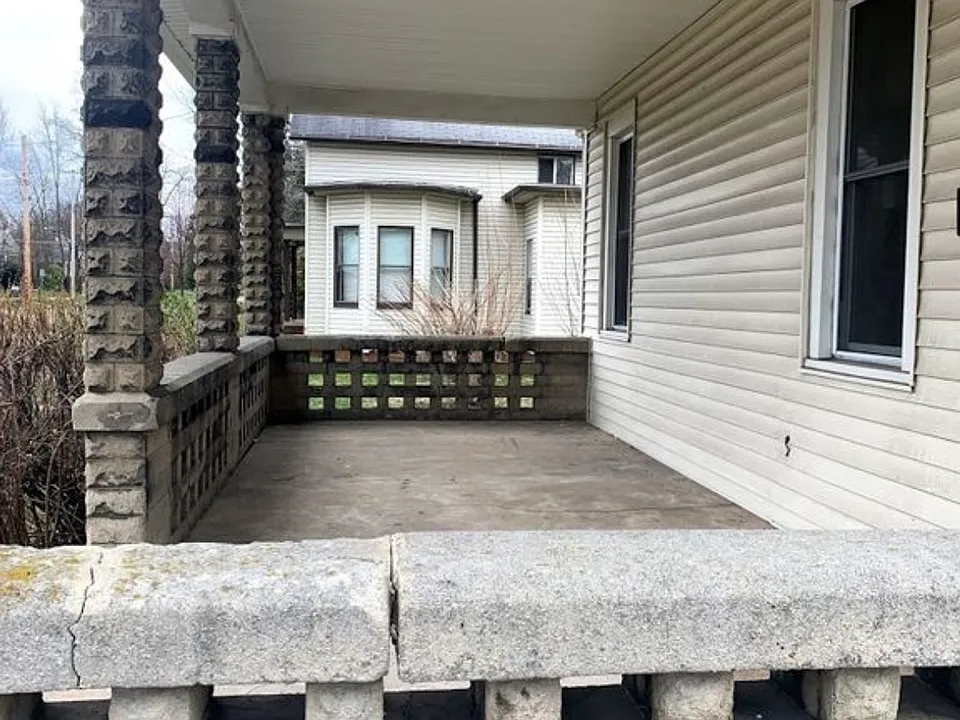 Building Photo 3
