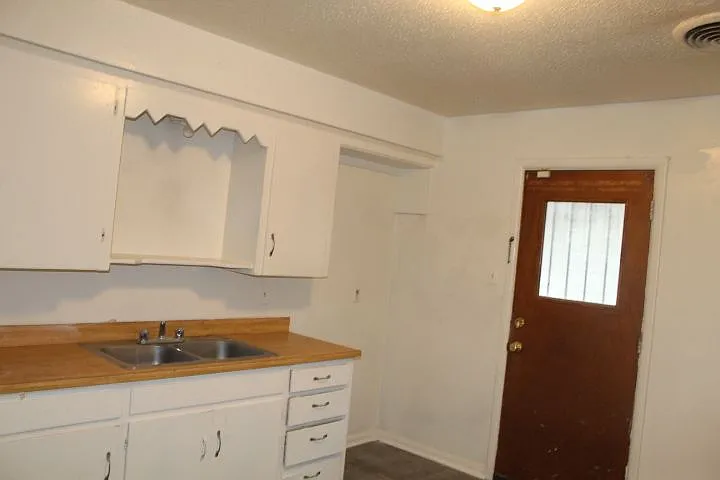 1 Sheffield Dr — Photo 11
