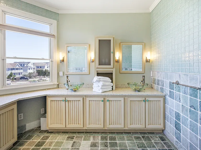 687 Dune Rd — Photo 45