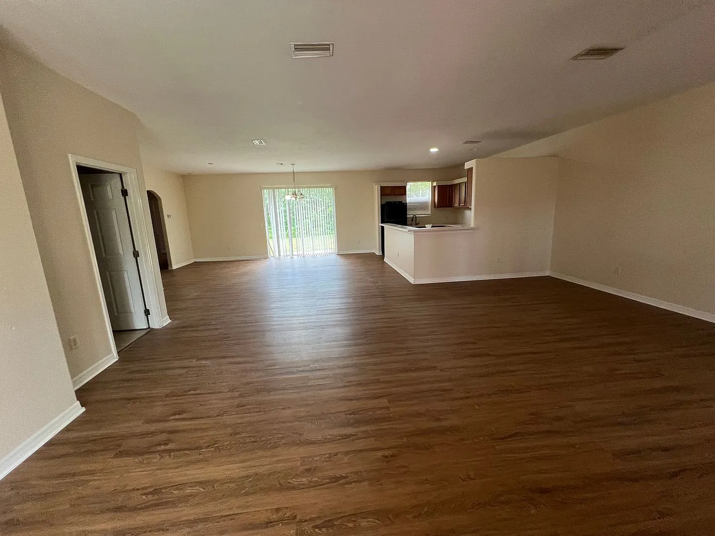 Available 9/15/26 -- $1,650 ** 3 Bed / 2 Bath * Single Family Home — Photo 2