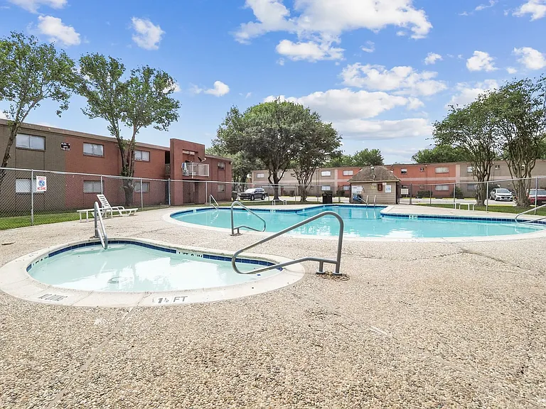 La Paloma Village Apartments — Photo 30