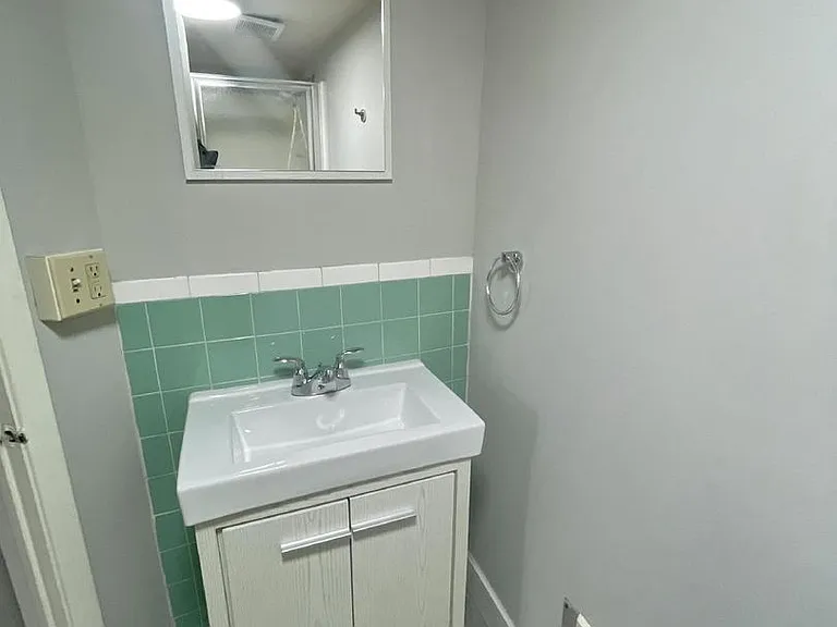 416 E 2nd St — Photo 35