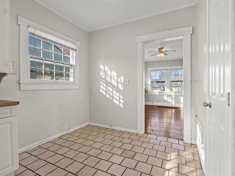 1310 W Morton St — Photo 17