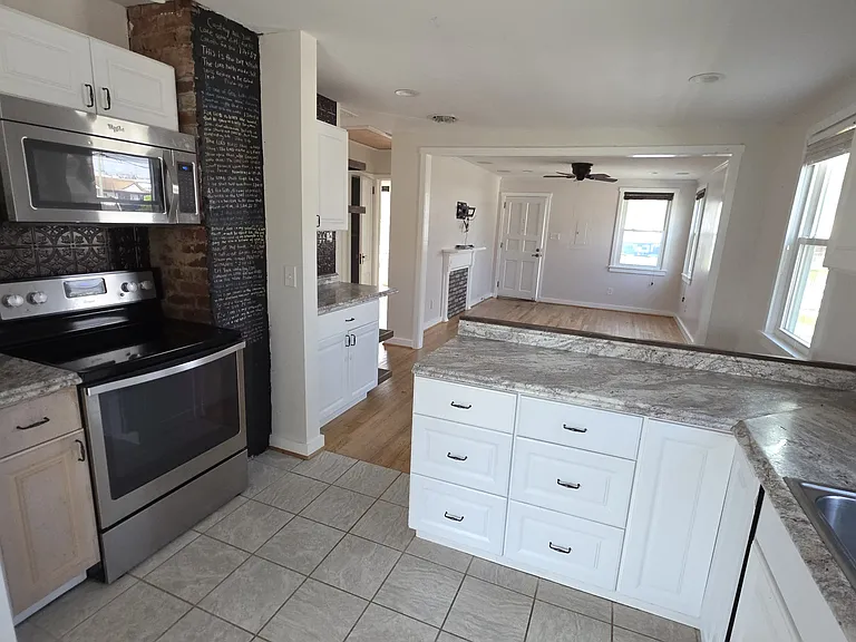 304 N River Rd — Photo 26