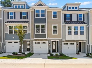 1110 Blackthorn Ln, Durham, NC 27703