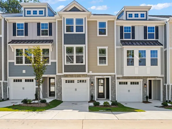 1110 Blackthorn Ln, Durham, NC 27703