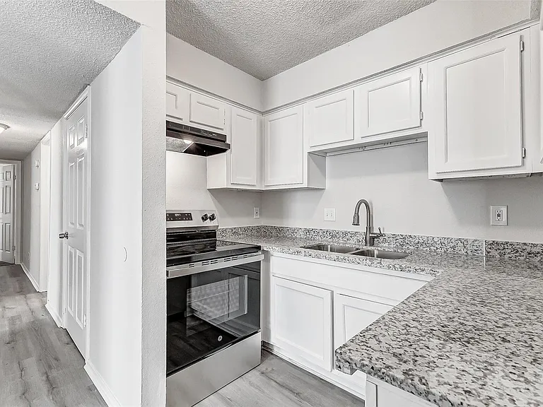 702 Lyle West Ave #C — Photo 6