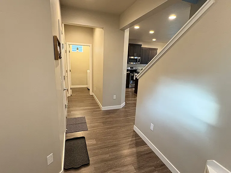 1928 N Justin Ave — Photo 5