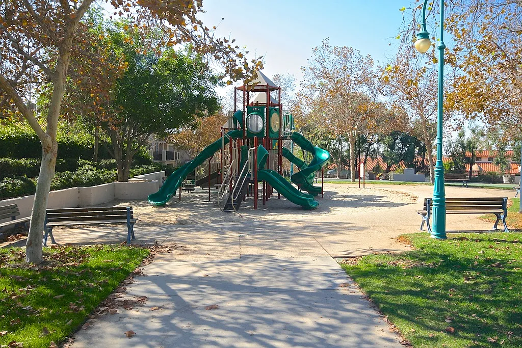 2 bed, 737 sqft, $2,700 — Photo 3