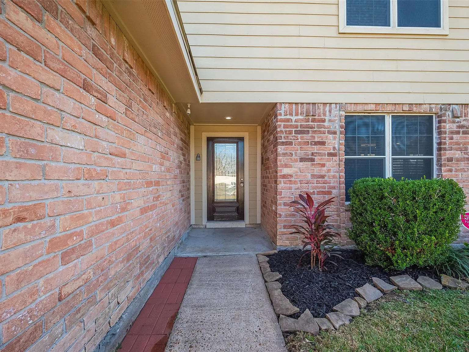 5 bed, 3.5 bath, 3217 sqft, $2,500 — Photo 3
