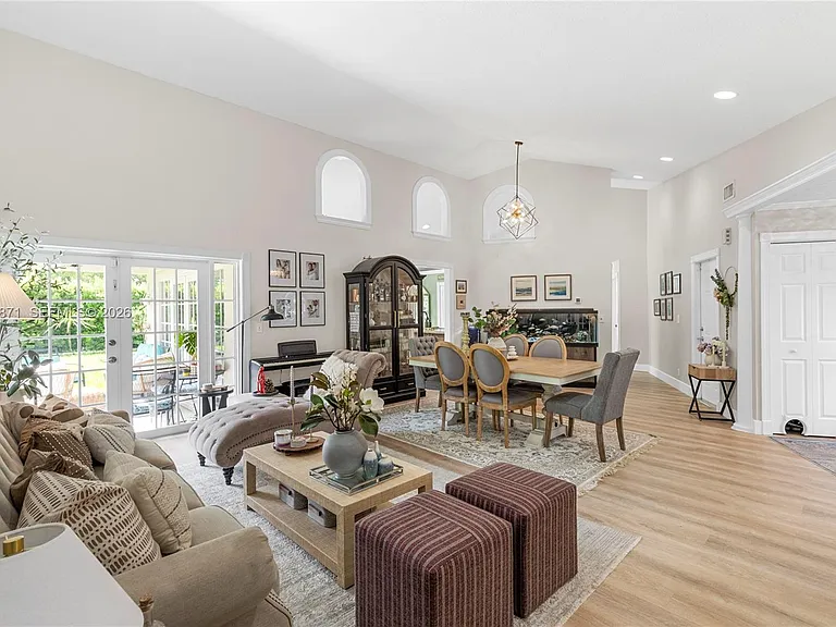 10900 NW 18th Ct — Photo 10