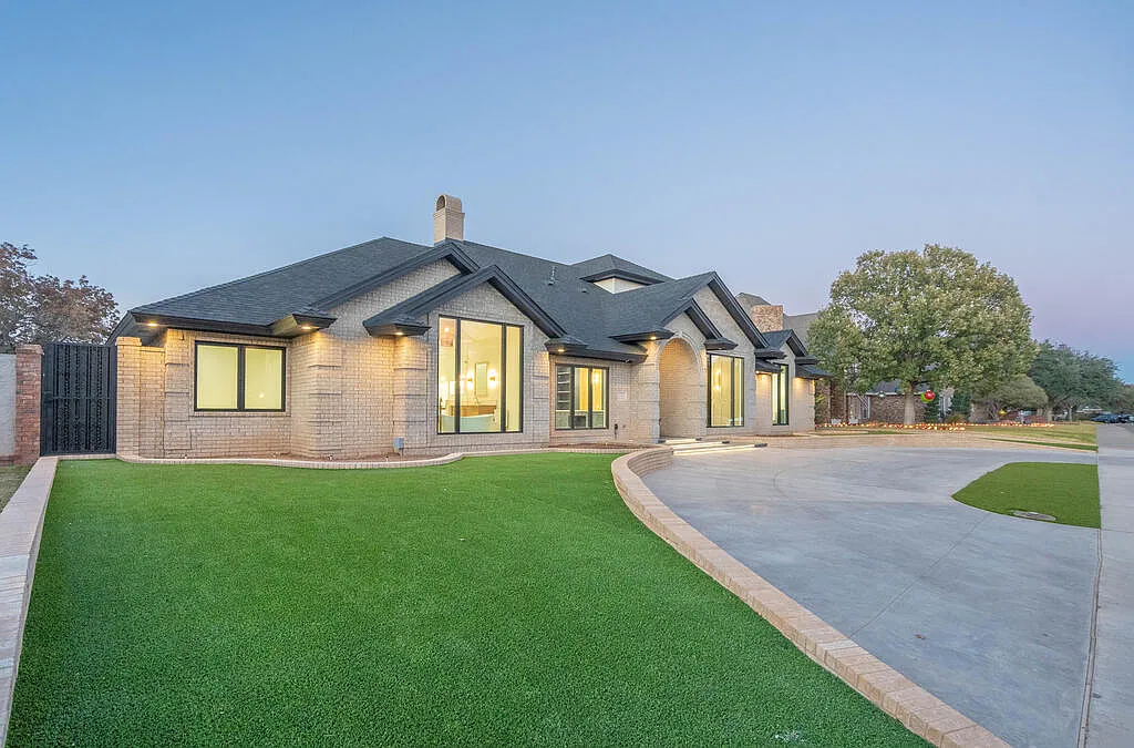5 bed, 9.0 bath, 7104 sqft, $15,000 — Photo 2