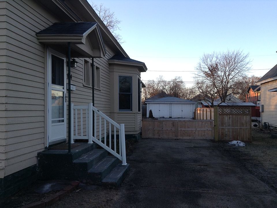 2nd image of 2820 Lexington Cir