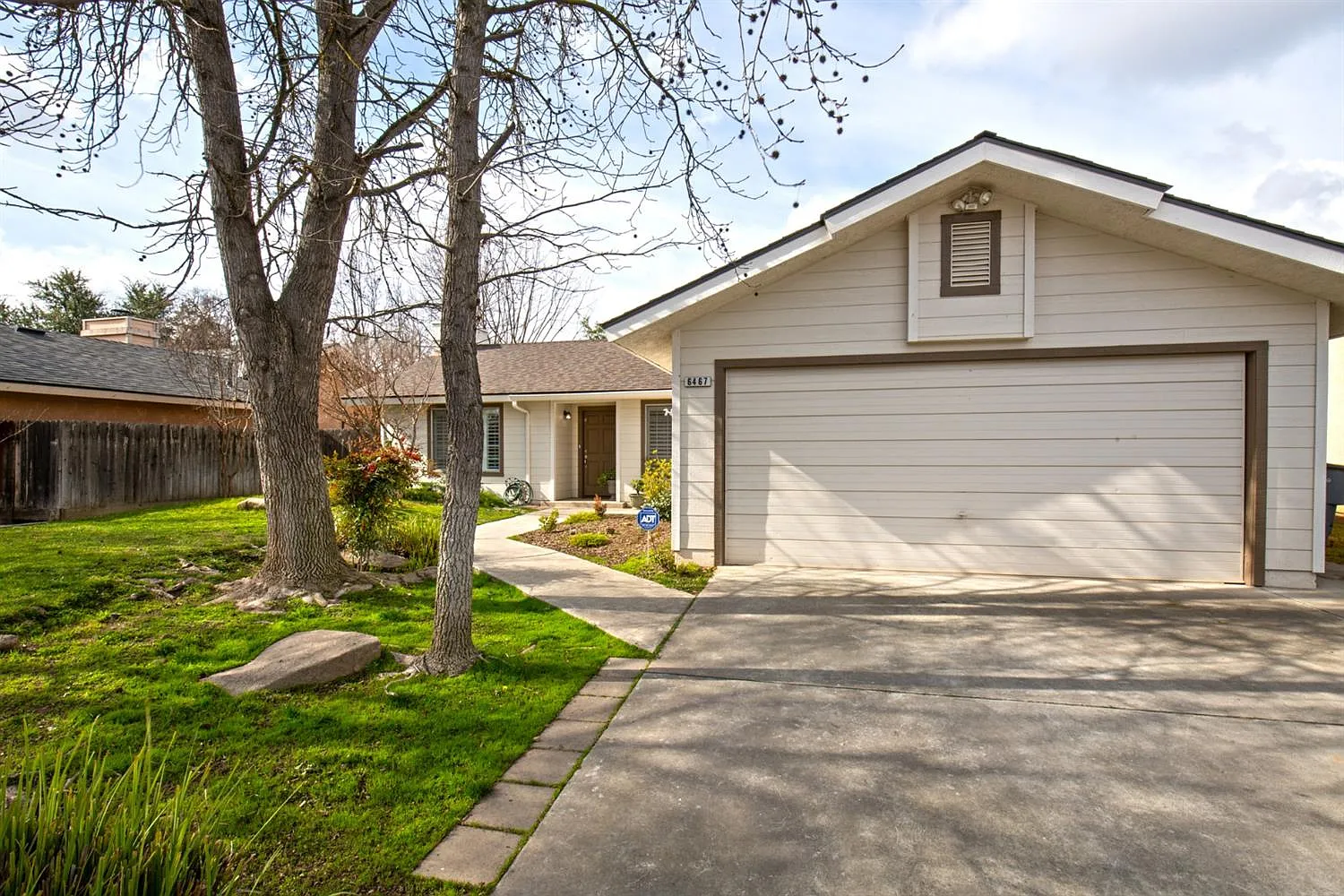 6467 N Tracy Ave photo 1