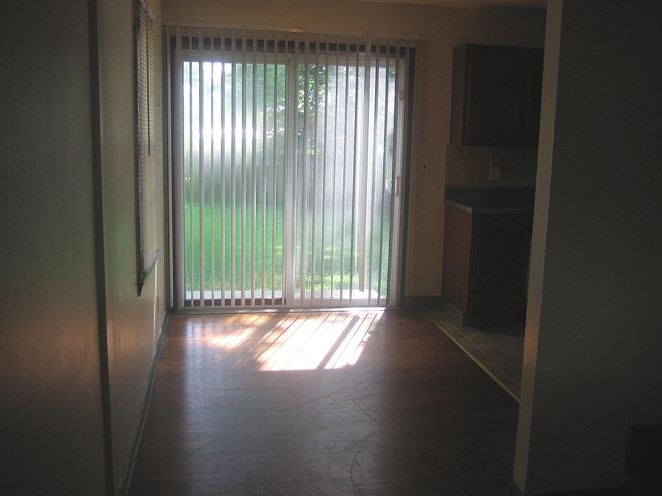 2nd image of 404 Beechtree Rd